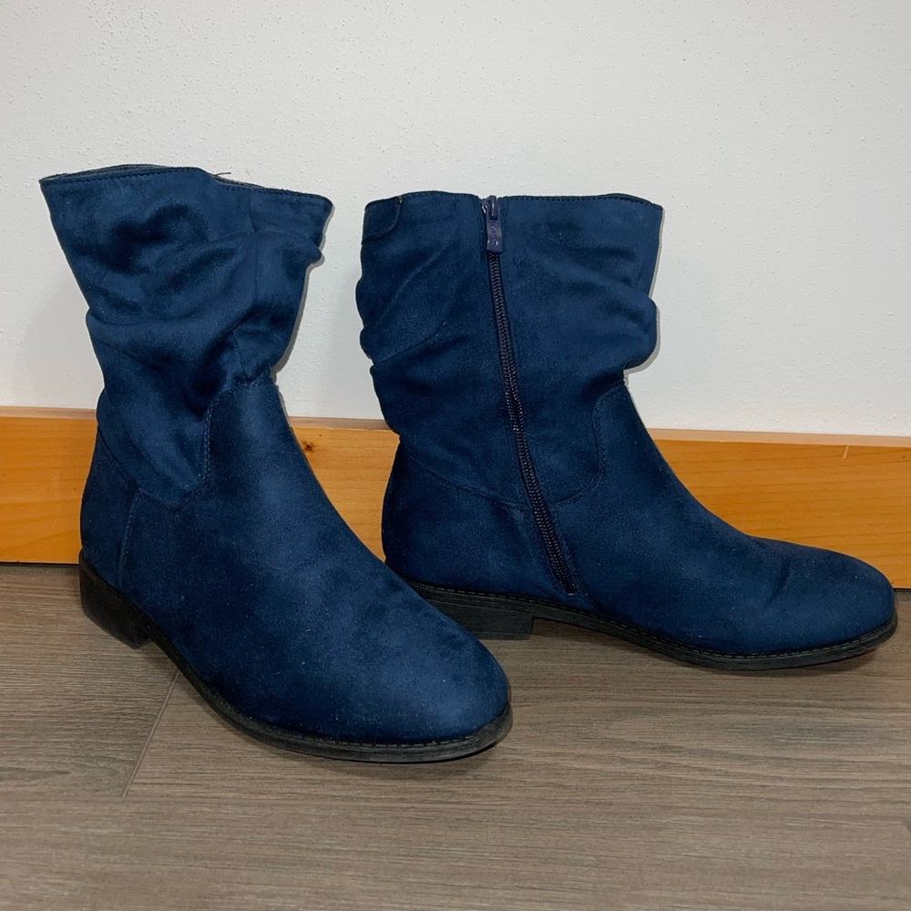 Women's WANTED EUC Boot Magical Navy Suede like Size 8 1/2 M